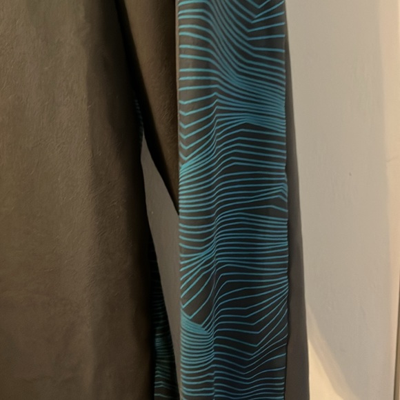 GYMSHARK Long Sleeve Pullover Shirt - Picture 4 of 7